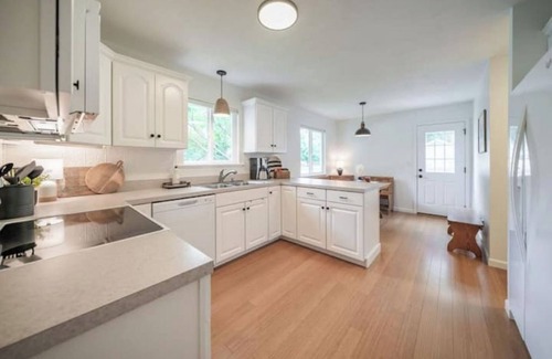 Halstead House | Cottage Corner - Experience small-town hospitality at its best!