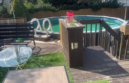 Levis Cottage | Cottage in a nice and quiet neighborhood with swimming pool and 4parkings.