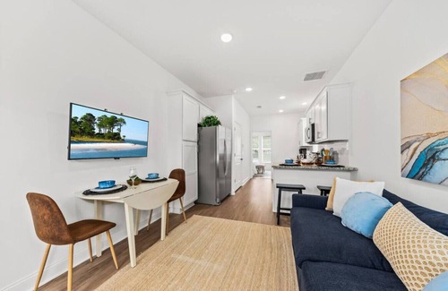 Goose Creek House | Cottage in a Resort with Pool and Amenities