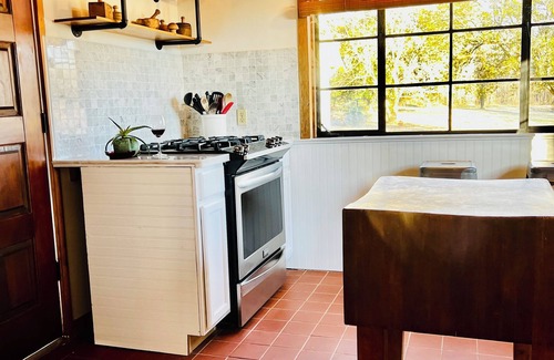 Sarah Cottage | Cottage in MS's Hill Country. Cozy, Quiet & Close to good Music, Food & History.