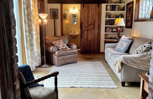 Sarah Cottage | Cottage in MS's Hill Country. Cozy, Quiet & Close to good Music, Food & History.