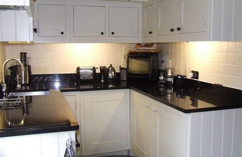 Ellerker Cottage | Cottage In Picturesque Village Location Close To The Wolds Way