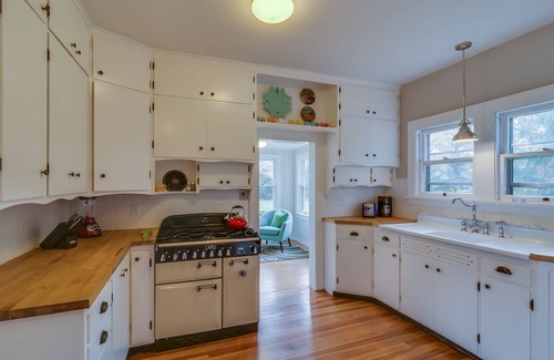 Three Oaks House | Cottage In The Heart Of Harbor Country - Steps From Town