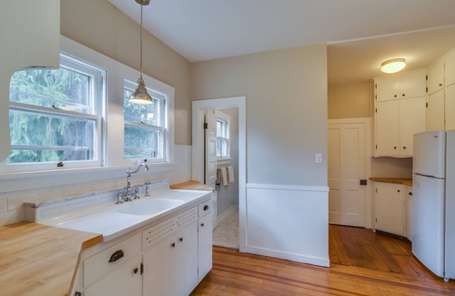 Three Oaks House | Cottage In The Heart Of Harbor Country - Steps From Town