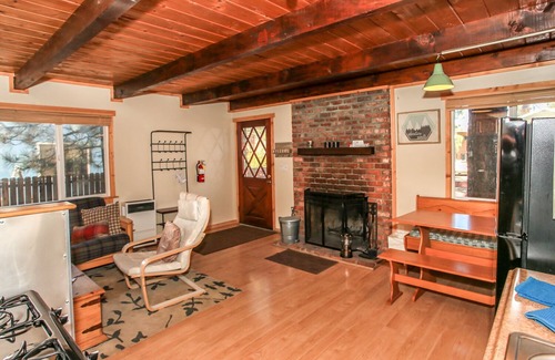 Summit Estates House | Cottage in the Pines - Close to Ski Slopes, Fireplace, Deck, Barbecue