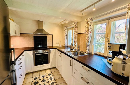 Gluecksburg Cottage | Cottage "Kleiner Knopp" with Private Garden & Wi-Fi