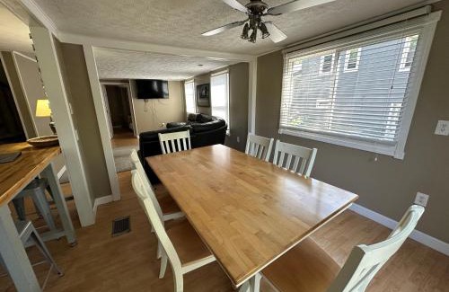 Huron House | Cottage Near Cedar Point & Beach