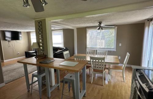 Huron House | Cottage Near Cedar Point & Beach