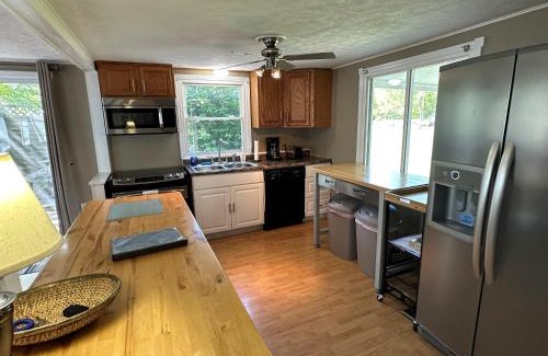Huron House | Cottage Near Cedar Point & Beach