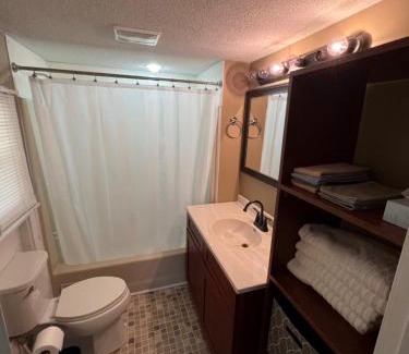 Huron House | Cottage Near Cedar Point & Beach