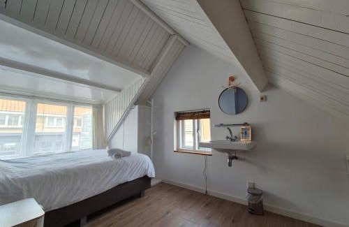 Noordwijk House | cottage near the beach in the center.*