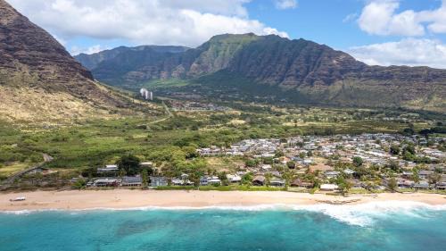 Makaha Valley House | Cottage Nene - Mountains, Beaches, Tropical Garden, Pool & Gym