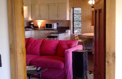 Logan Cottage | Cottage on the Lake. 10 steps from Lake Logan