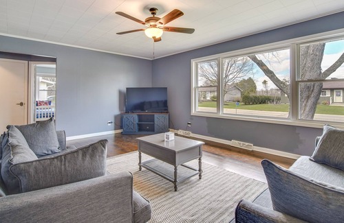 Twin Lakes Cottage | Cottage w/ Sunroom & Fire Pit, Walk to Lake!