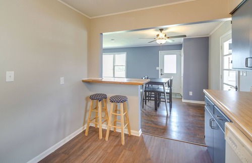 Twin Lakes Cottage | Cottage w/ Sunroom & Fire Pit, Walk to Lake!