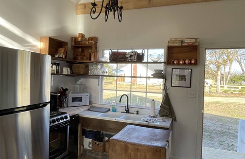 South Carolina Lakes & Blackwater Rivers Cottage | COTTON HOUSE COTTAGE Super charming 100 Ac Historic Farm - 19 minutes to Aiken.