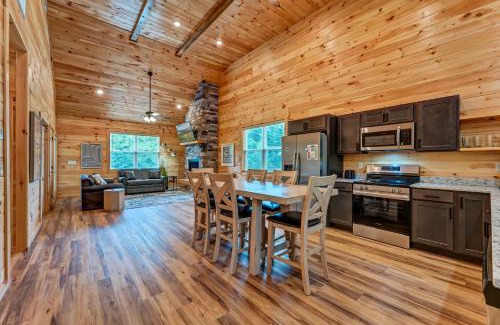 Pigeon Forge House | Cottontail Cottage 2BR Cabin Flat Entry Hot Tub across from Dollywood w fireworks views