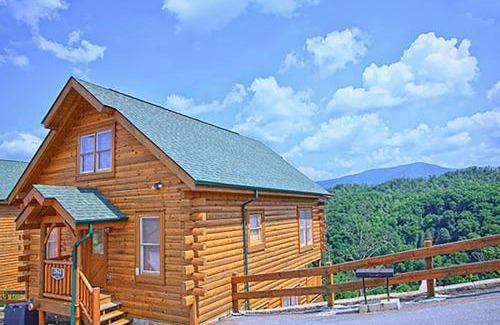 Gatlinburg - Pigeon Forge House | Country Bear Cottage by Venture Smoky Mountains