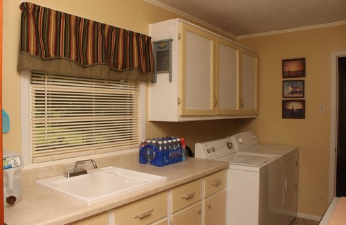 Riverside House | Country Beauty and Feel, Minutes away from the Best Michigan has to offer!