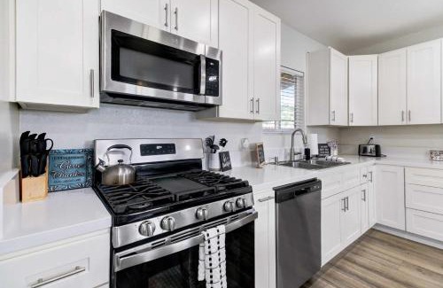 Loomis House | Country Charmer Single Story Cottage Pet Friendly