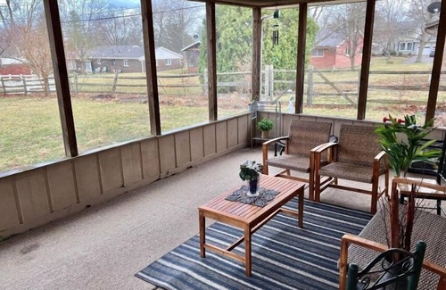 Oxford House | Country Club Home, 5 mins from Miami U