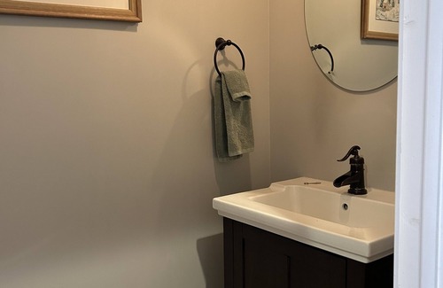 Hatfield Other | Country Comfort and Views - 10 minutes from restaurants.