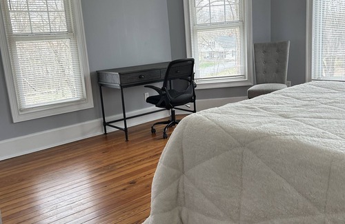 Hatfield Other | Country Comfort and Views - 10 minutes from restaurants.