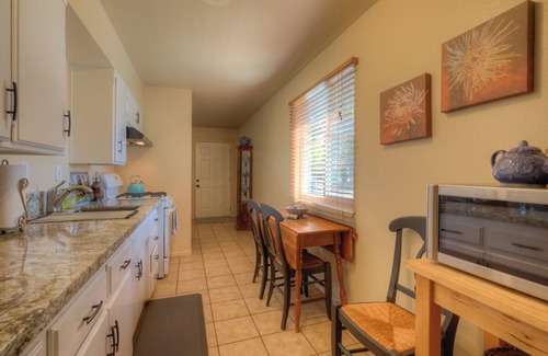 Oroville House | Country Cottage-1/4 acre fenced/gated, lots of parking, huge outdoor patio/yard