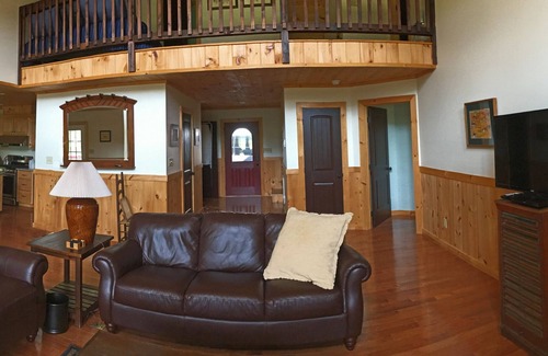 Blanche Manor Ranch House | Country cottage at Blanche Manor/Blissful Owl Horse Ranch/Sleeps 6-12