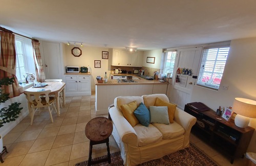 Woodbridge Cottage | Country Cottage Set In pretty Suffolk village with 2 local pubs, dog friendly