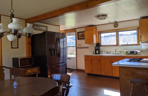 North Vandergrift-Pleasant View House | Country Cottage