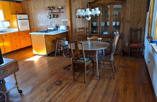 North Vandergrift-Pleasant View House | Country Cottage