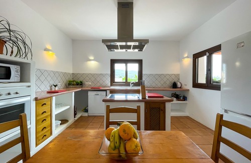 Santa Eulalia del Rio Villa | COUNTRY HOUSE, FOR 6 PEOPLE, WITH 4 BATHROOMS, PRIVATE POOL, FREE WIFI AND A/C