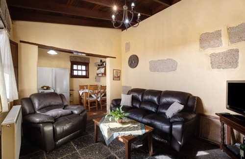 Guia de Isora Villa | Country House "Biofinca Las Dulces Casa Medianeros" with Sea View, Shared Heated Pool & Wi-Fi