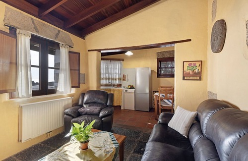 Guia de Isora Villa | Country House "Biofinca Las Dulces Casa Medianeros" with Sea View, Shared Heated Pool & Wi-Fi