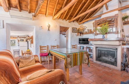 Villamena House | Country House 'Casa El Concejo' with Mountain View, Wi-Fi and Air Conditioning