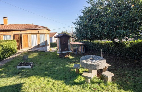 Outeiro House | Country House 'Casa Souto De Abajo Adaptada' with Shared Garden