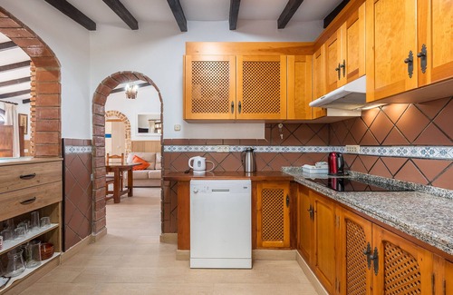 Motril House | Country House 'El Amanecer' with Mountain View, Wi-Fi and Air Conditioning