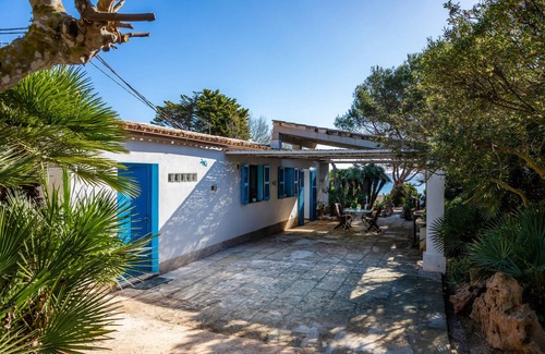 Es Carregador Villa | Country House 'Finca Es Carregador' with Sea View, Wi-Fi and Air Conditioning