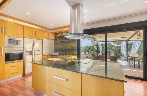 Baza House | Country House 'Idem Casa Rural Baza' with Mountain View, Wi-Fi and Air Conditioning