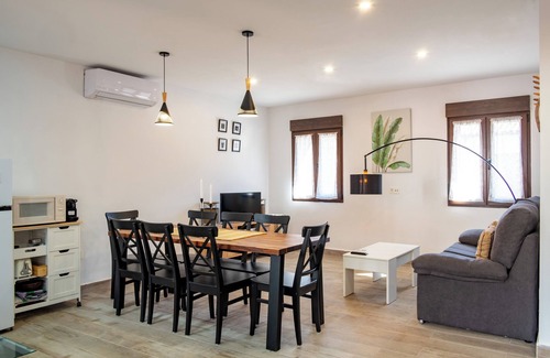 Alaejos House | Country House 'La Carbonera 1' with Private Terrace, Wi-Fi and Air Conditioning