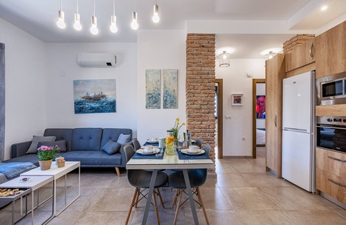 Durcal House | Country House "La Parva - Casa Rural Eralta" with Mountain View, Shared Pool & Wi-Fi