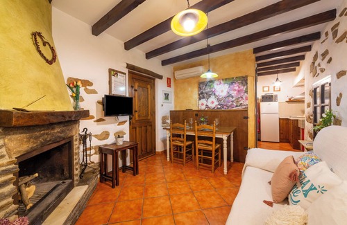 Laroya House | Country House 'Picachico' with Mountain View, Wi-Fi and Air Conditioning