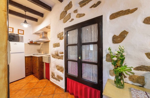 Laroya House | Country House 'Picachico' with Mountain View, Wi-Fi and Air Conditioning