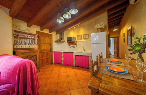 Laroya House | Country House 'Tenguerengue' with Mountain View, Wi-Fi and Air Conditioning