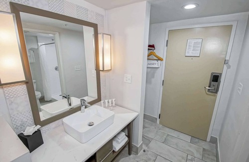 Read Boulevard East Hotel | Country Inn & Suites by Radisson, New Orleans I-10 East, LA