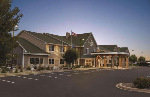 Willmar Hotel | Country Inn & Suites by Radisson, Willmar, MN