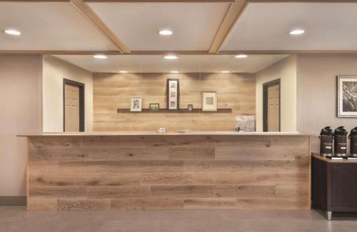Pella Hotel | Country Inn & Suites by Radisson, Pella, IA