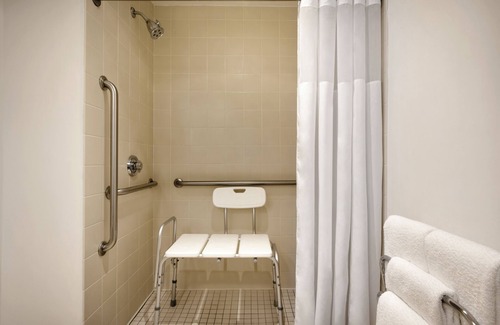 Clive Hotel | Country Inn & Suites by Radisson, Des Moines West, IA