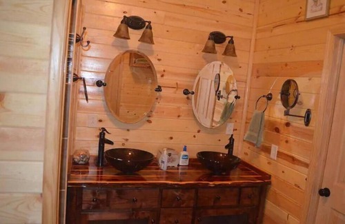 Beulah Cabin | Country Log Home Paradise Ranch